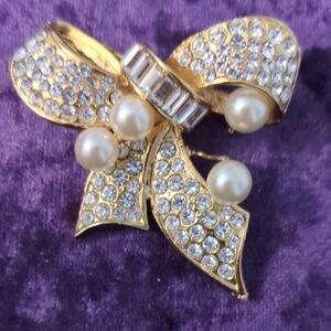 Vintage Gold Tone Bow Brooch with Faux Pearls And Swarovski Diamonds ONLY $15